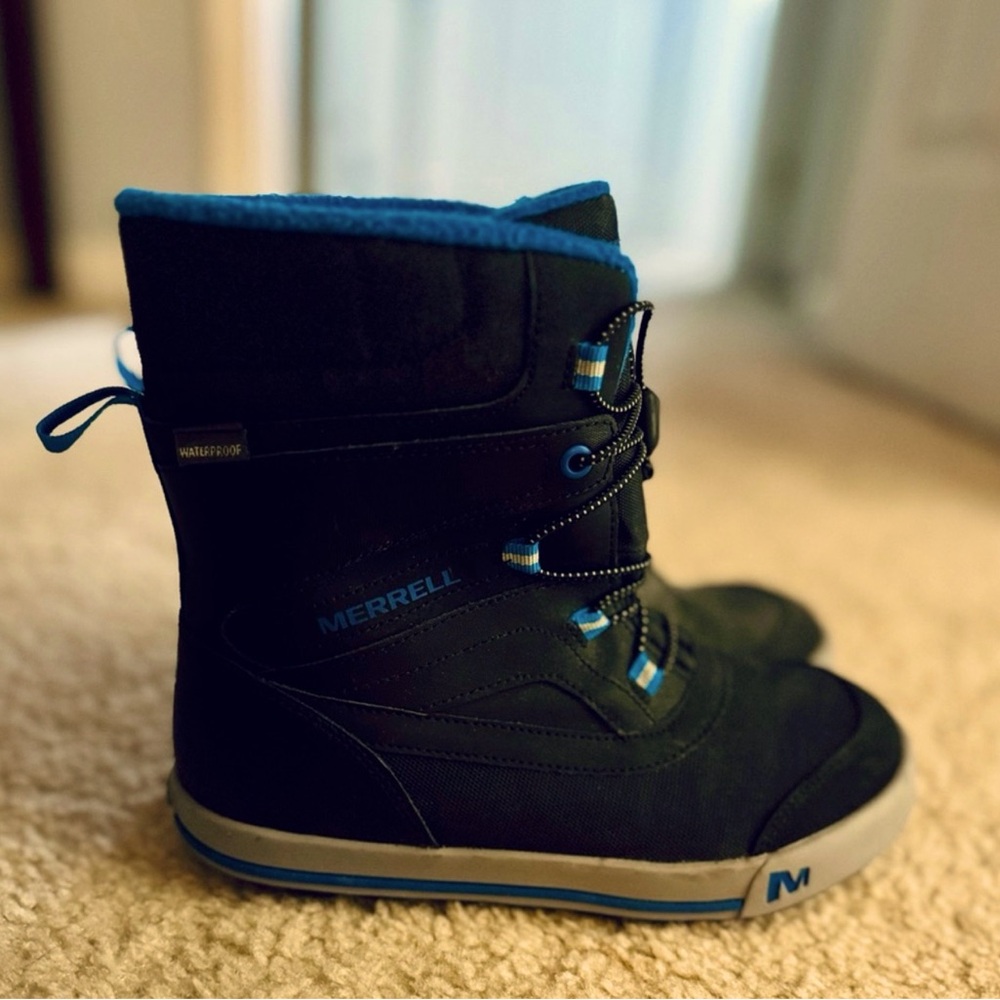 Little boy snow boots